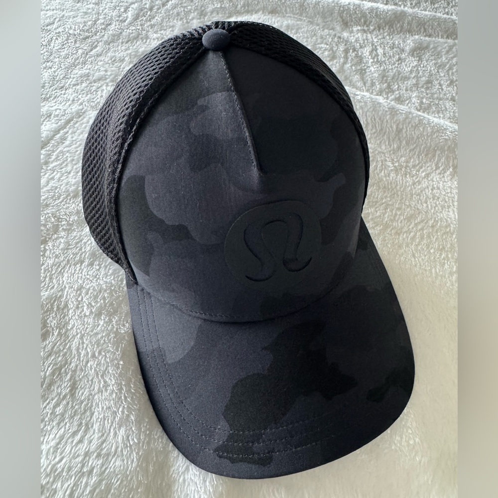 lululemon athletica Black Camo unisex trucker hat size S/M